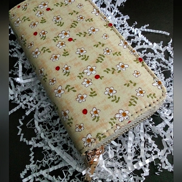 Super Cute Brushed Floral Spring & Summer Wallet / Wristlet - Picture 10 of 12